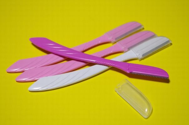 カミソリで脇毛処理